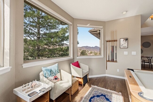 Building Photo - Stunning Fully Furnished Home in Roxborough Park!