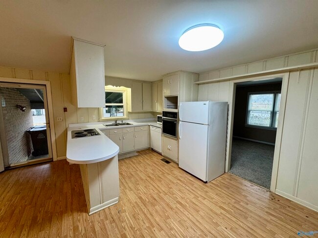 Building Photo - 702 Washington St E