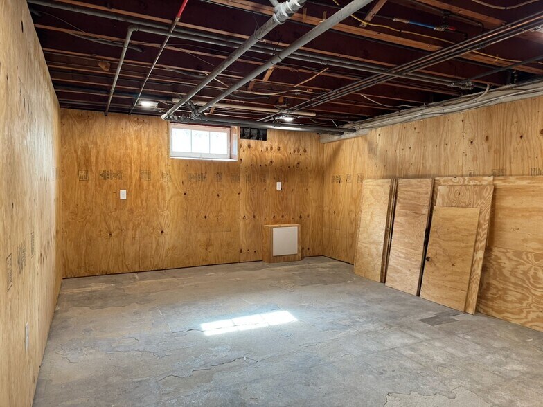 Building Photo - 97 Walnut St