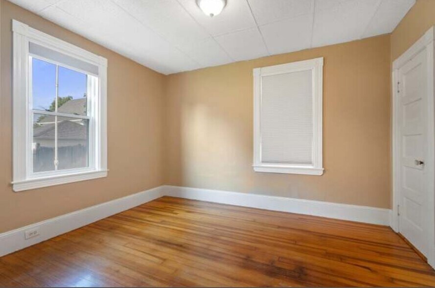 2nd bedroom - 33 Krakow Ave