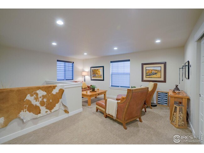 Building Photo - 294 E Chestnut St