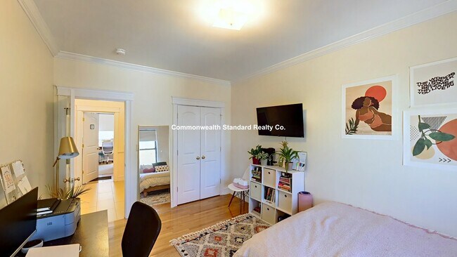 Building Photo - 27 Glenville Ave