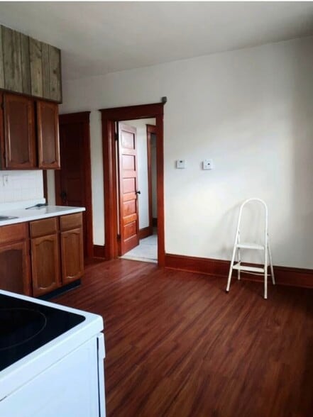 Primary Photo - 98 2nd Ave