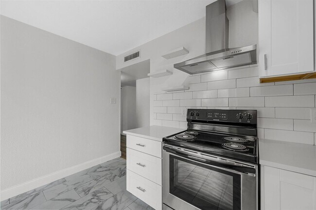 Building Photo - 4940 Watkins Dr