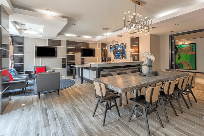 Building Photo - 2002 Eisenhower Ave