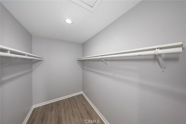 Building Photo - 642 N 6th Ave