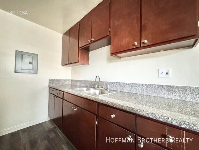 Building Photo - 20334 Saticoy St