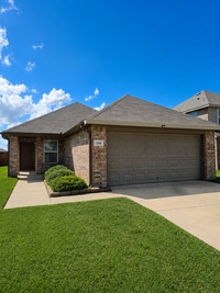 Building Photo - OPEN HOUSE – Ennis, TX | Saturday, July 11 | 12 PM – 2 PM Pleasant 3 Bed / 2 Bath Home AVAILABLE ...