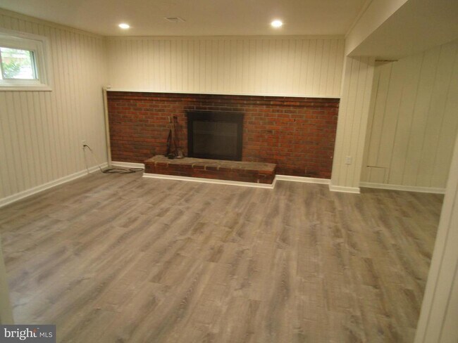 Building Photo - 10318 Aster Ln