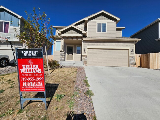 Building Photo - 3 Bed 3 bath house in Lorson Ranch!