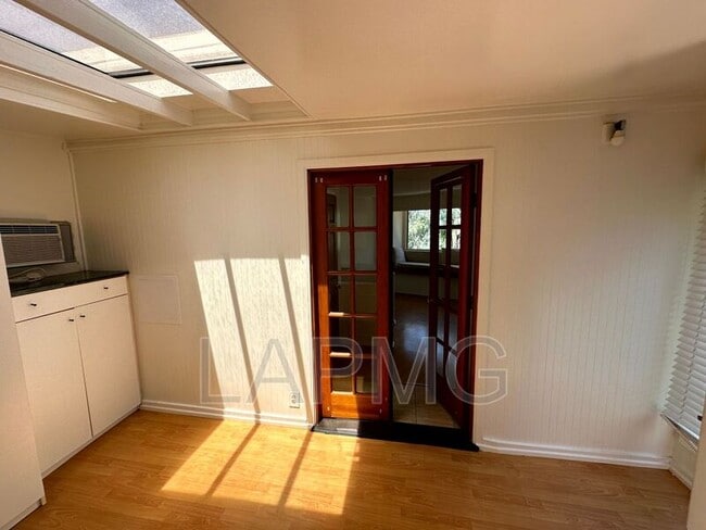 Building Photo - 2434 Echo Park Ave