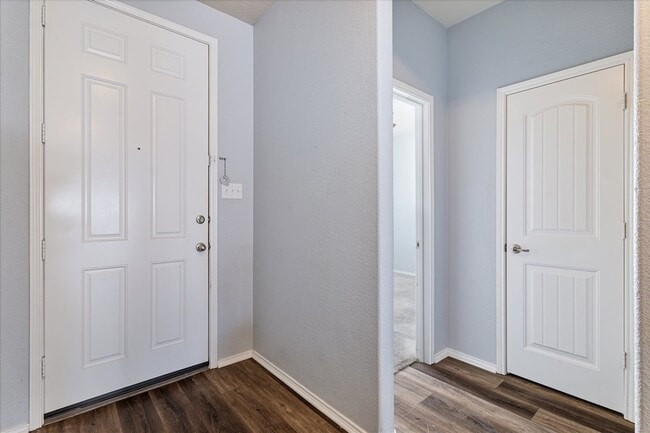 Building Photo - 9141 Blackstone Dr
