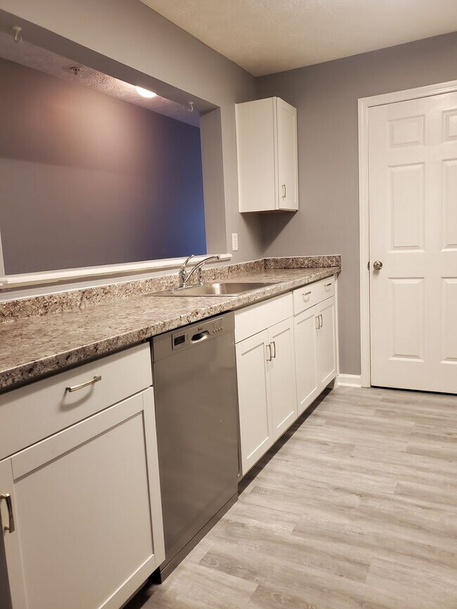 Building Photo - Open House on Spacious Condo