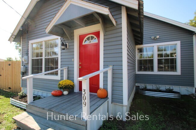 Primary Photo - Charming Nolanville Cottage
