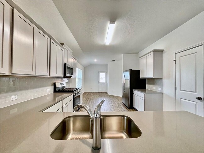 Building Photo - 126 Canley Lp