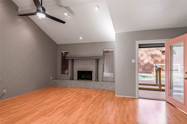 Building Photo - 514 Hickory Dr