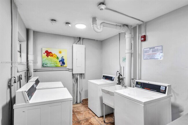 Building Photo - 1770 NE 191st St