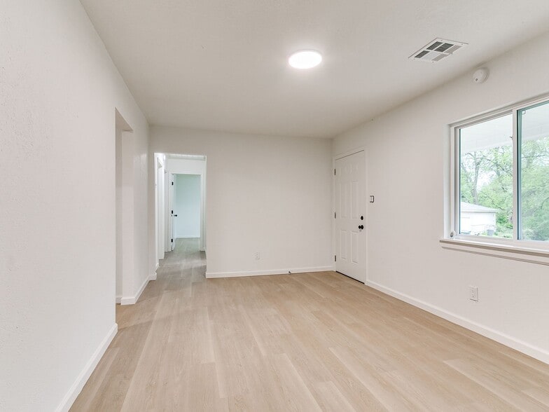 Building Photo - 911 Crabtree Cove