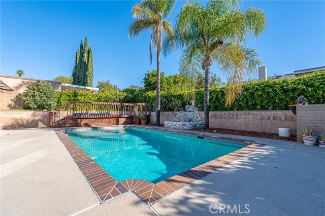 Building Photo - 324 S Palo Cedro Dr