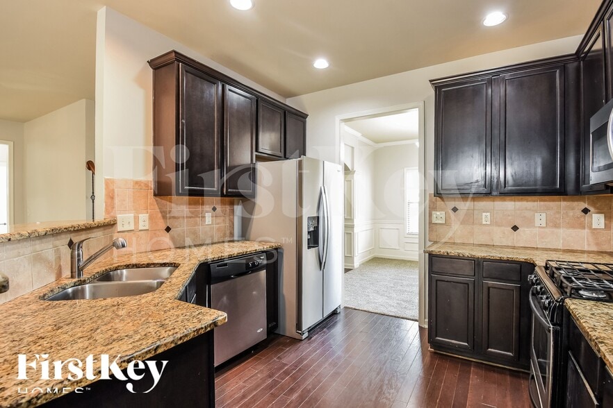 Building Photo - 4868 Maple Glen Dr