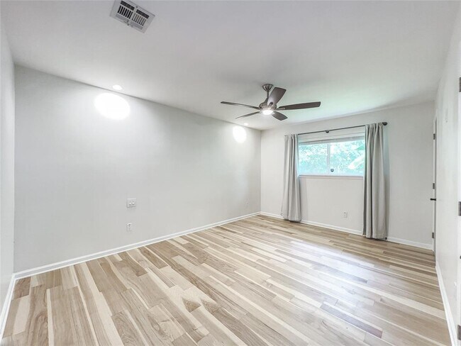 Building Photo - 5923 Dawnridge Dr