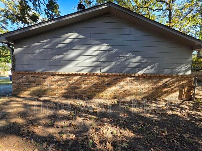 Building Photo - 5505 Crescent Dr