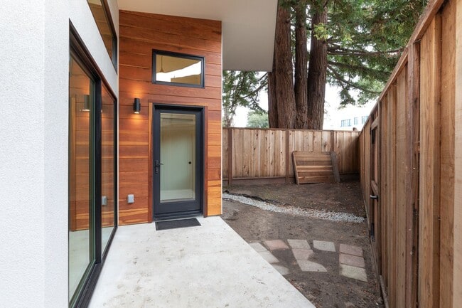 Primary Photo - Private, Elegant and Sophisticated Westsid...