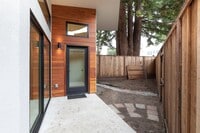 Building Photo - Private, Elegant and Sophisticated Westsid...