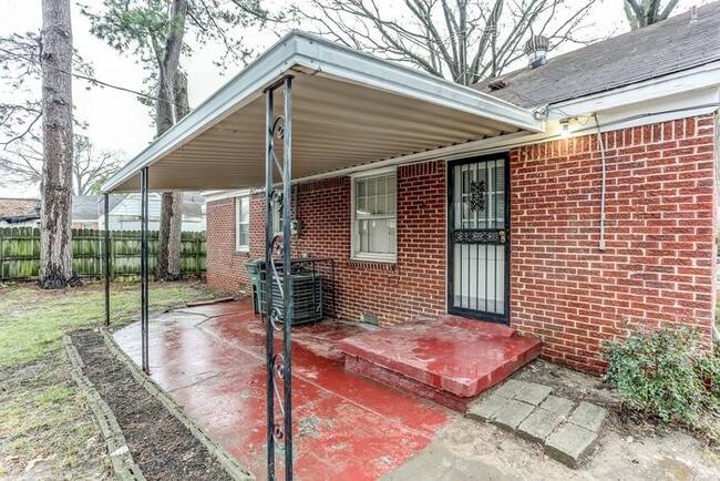 Building Photo - Newly renovated / Law enforcement discount