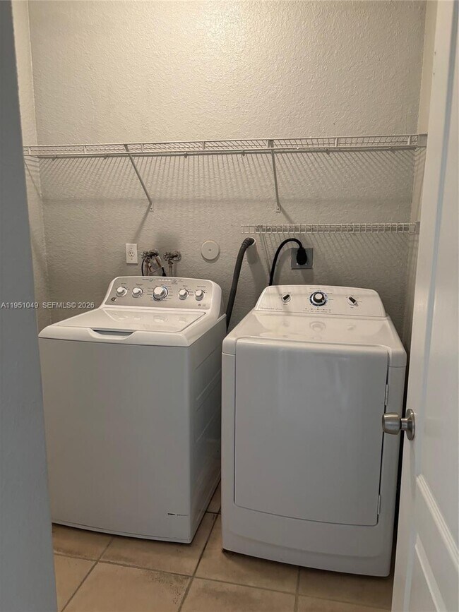 Building Photo - 15465 SW 36th Terrace