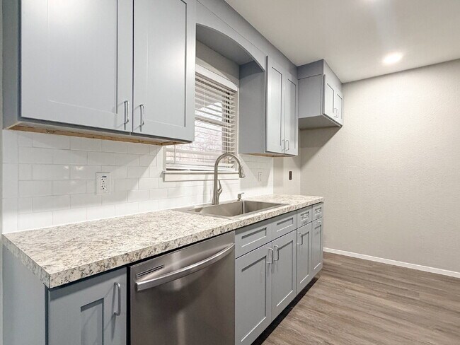 Building Photo - Modern Elegance Meets Suburban Comfort: Updated 3-Bed, 2-Bath Gem in Heart of Burleson