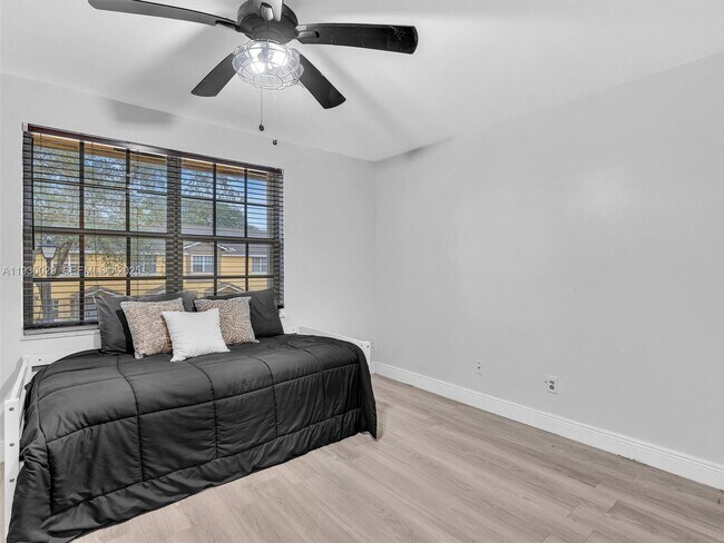 Building Photo - 6747 Sienna Club Dr