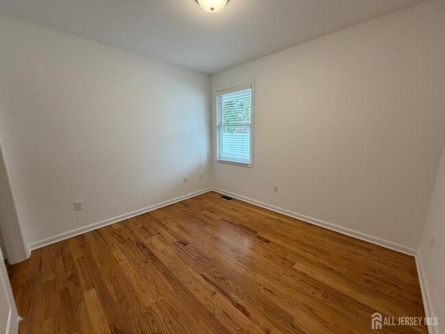 Building Photo - 16 E Kupsch St