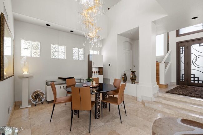 Building Photo - 7705 E Doubletree Ranch Rd