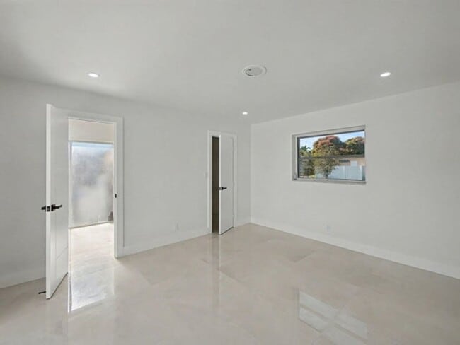 Building Photo - 1940 NW 32nd St