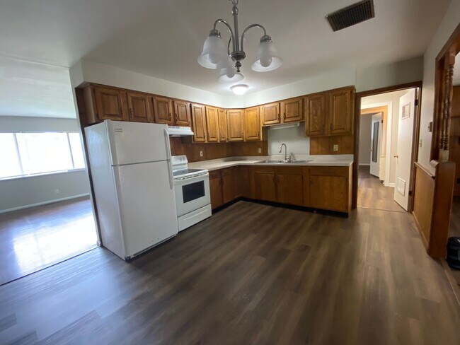 Building Photo - Welcome to Blueberry Hills located off Nicholasville Rd     20260615