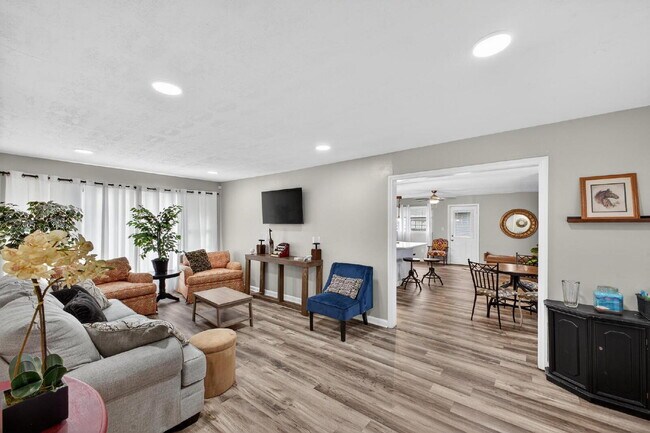 Building Photo - Fully Furnished Modern Ranch with Amazing Kitchen!