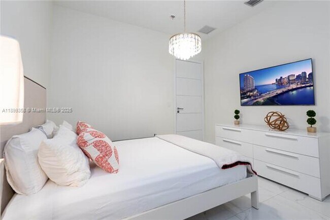 Building Photo - 17320 SW 92nd Ct