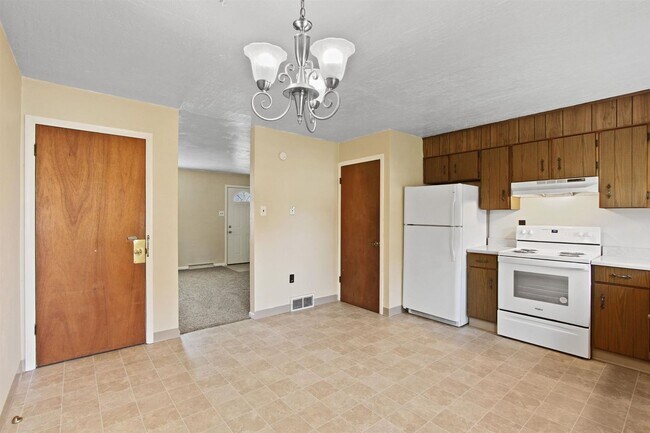 Building Photo - Bright 2BR Townhome in Dallastown School District!