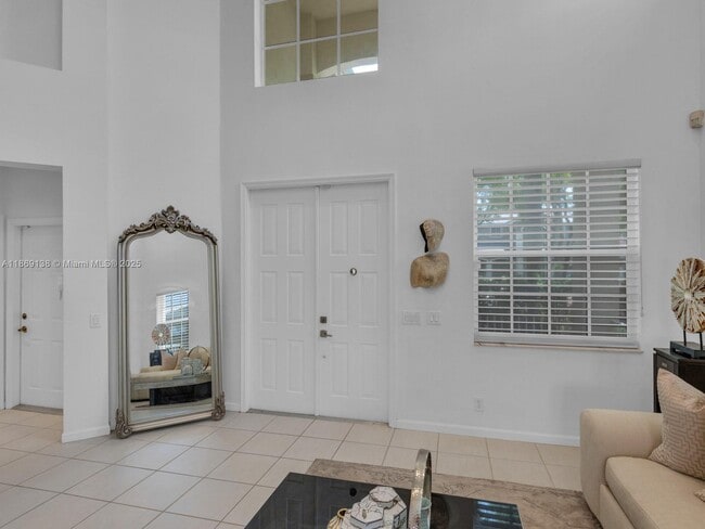 Building Photo - 4400 Fox Ridge Dr