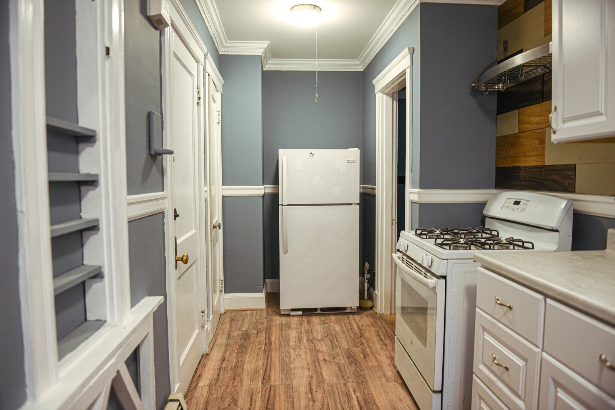 Building Photo - 98 1/2 Main St