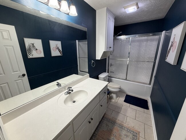 Building Photo - 2418 Canterbury Ln