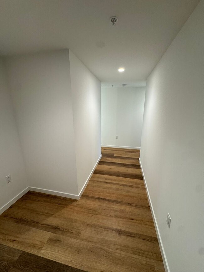 Building Photo - Ready to Move in Brand New Condo! First Time Renting! 3 Bed/2 Bath/2 Parking at The Park on Ke‘ea...