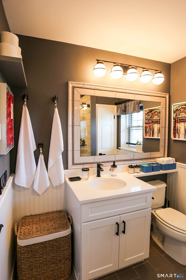 Building Photo - 36 Turn of River Rd