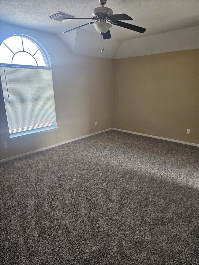 Building Photo - 12111 N Brenton Knoll Dr