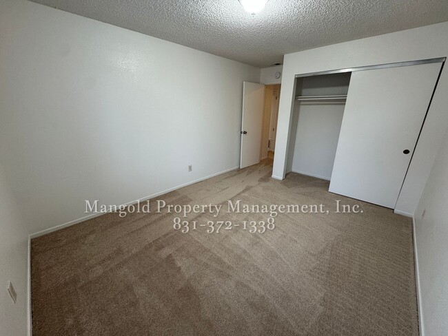 Building Photo - **$1,000 Move in Special**  Upstairs Condo...