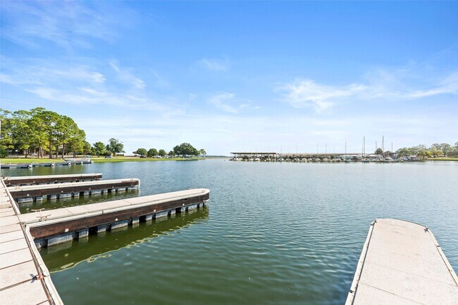 Building Photo - 12600 Melville Dr