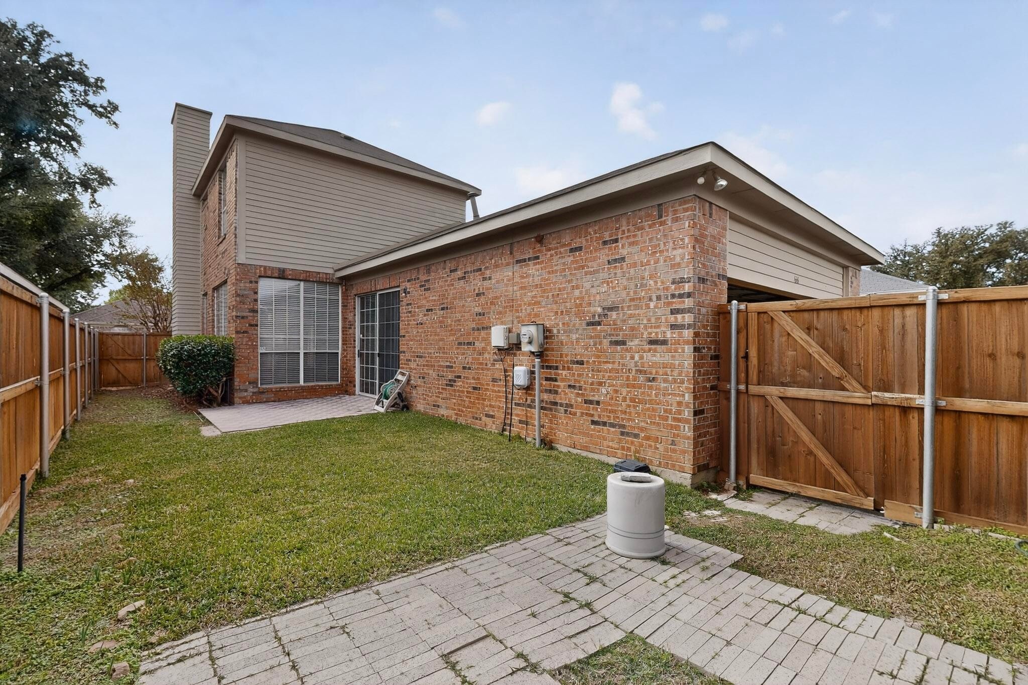 Building Photo - 636 Raintree Cir