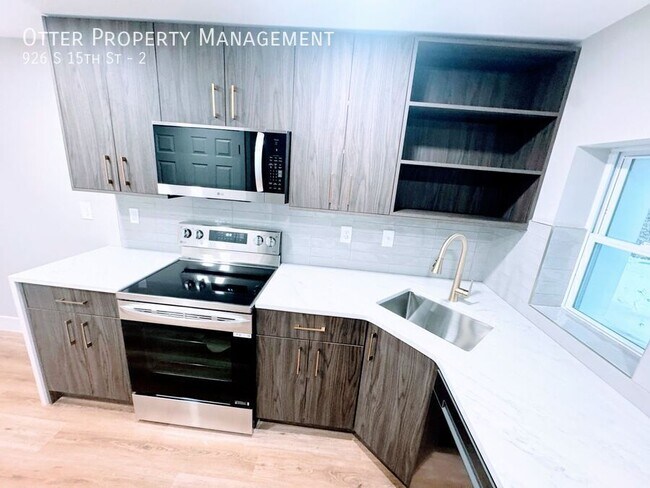 Building Photo - 926 S 15th St