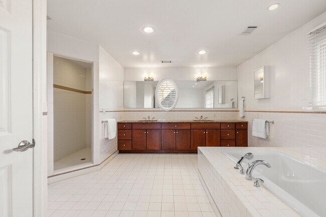 Building Photo - 60 Havilands Ln